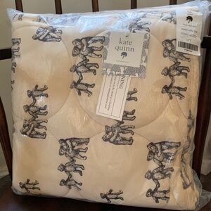 Kate Quinn Classic Circle Quilt Neutral Teddy Bear